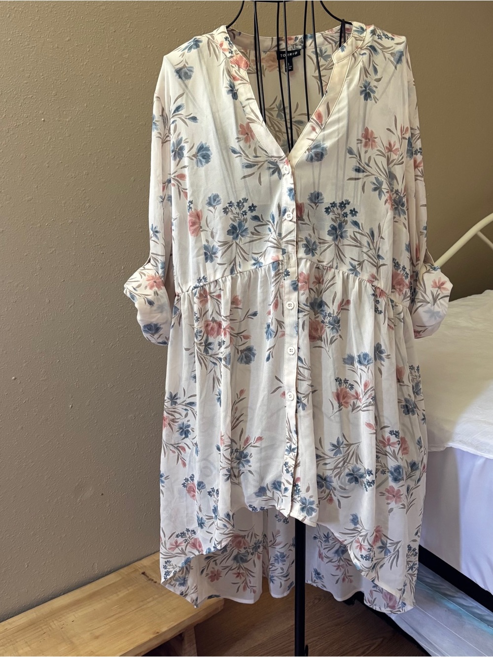 NWT Torrid tunic blouse high-low floral button